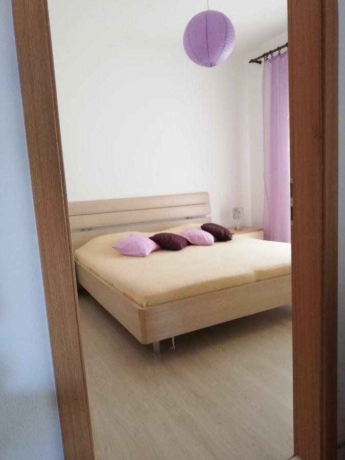 Spacious Family Apartment With Parking In The Shade And Barbecue House ชิเบนิก ภายนอก รูปภาพ
