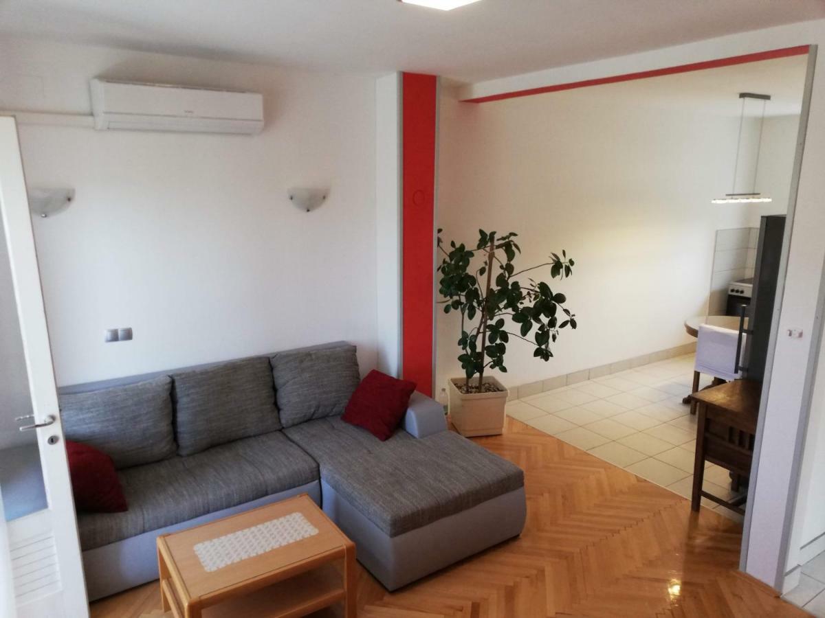 Spacious Family Apartment With Parking In The Shade And Barbecue House ชิเบนิก ภายนอก รูปภาพ