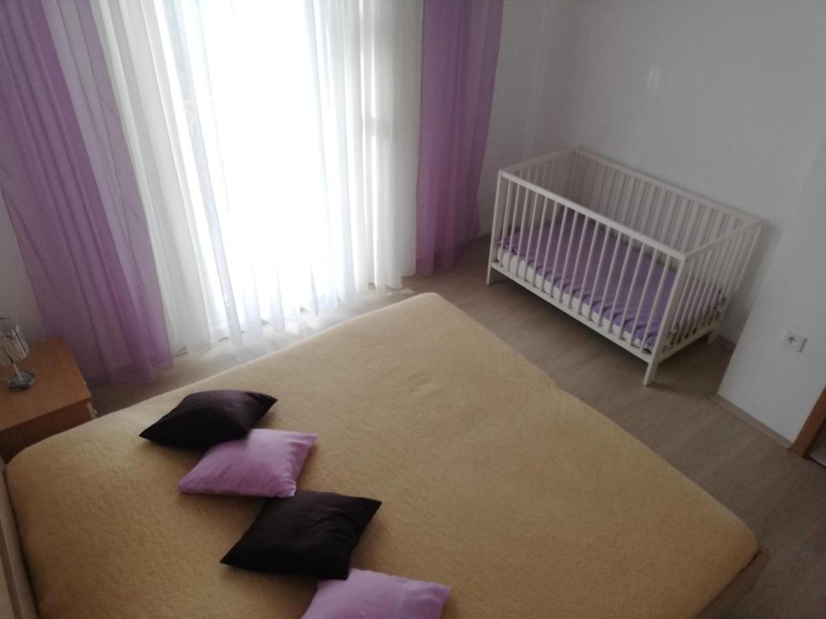 Spacious Family Apartment With Parking In The Shade And Barbecue House ชิเบนิก ภายนอก รูปภาพ