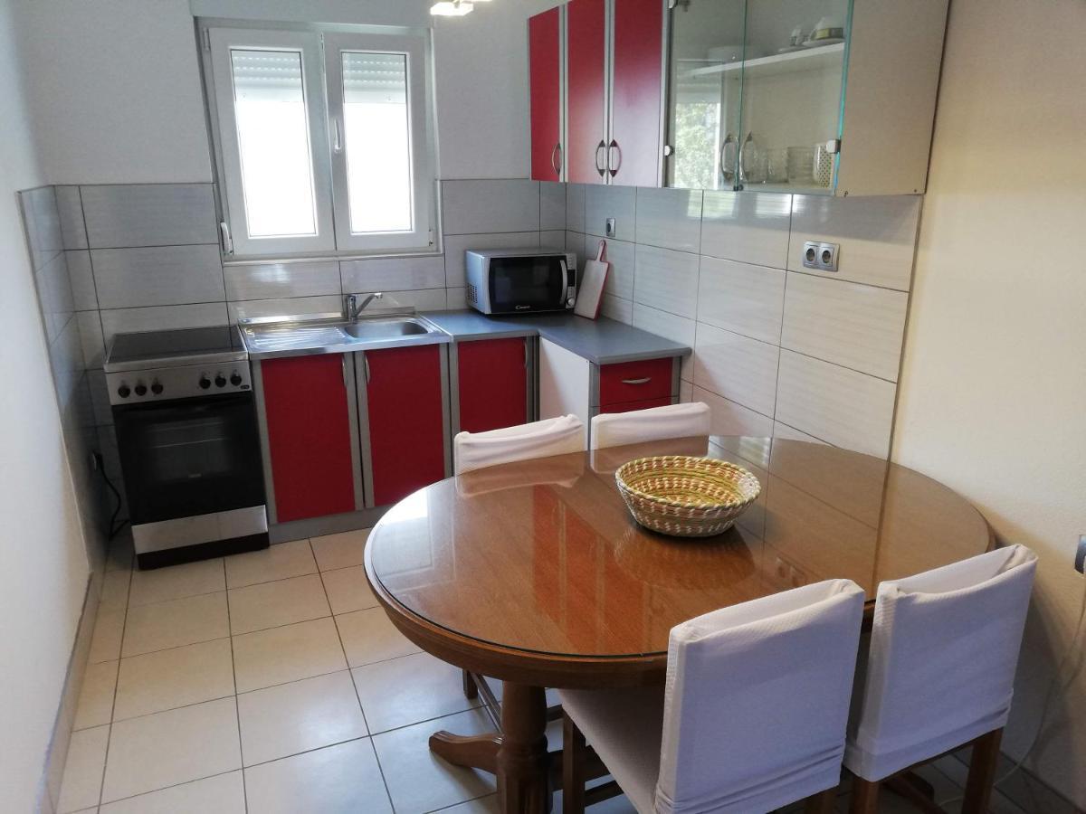 Spacious Family Apartment With Parking In The Shade And Barbecue House ชิเบนิก ภายนอก รูปภาพ